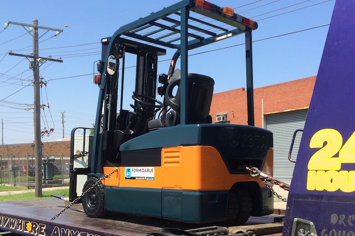 Dallas Wrecker Service & Equipment Hauling.  Forklifts, Tractors, Commercial Vehicles